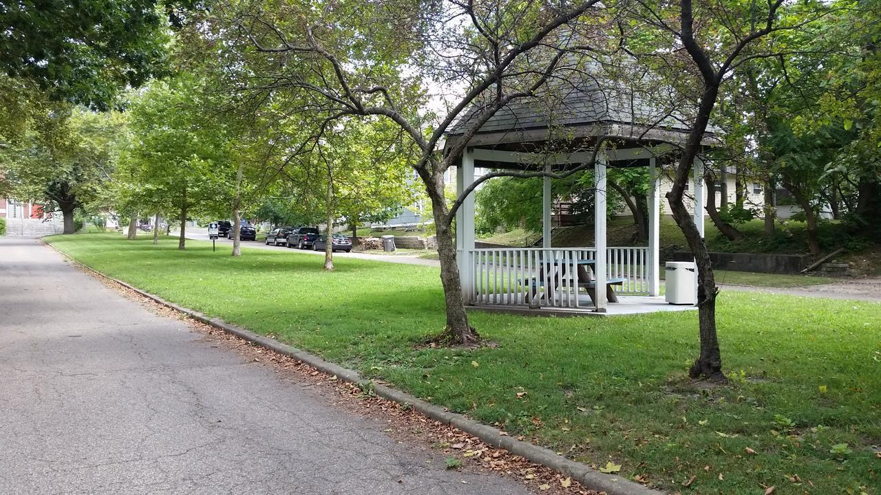 Апартаменты 1551 Sturm Ave Индианаполис Экстерьер фото